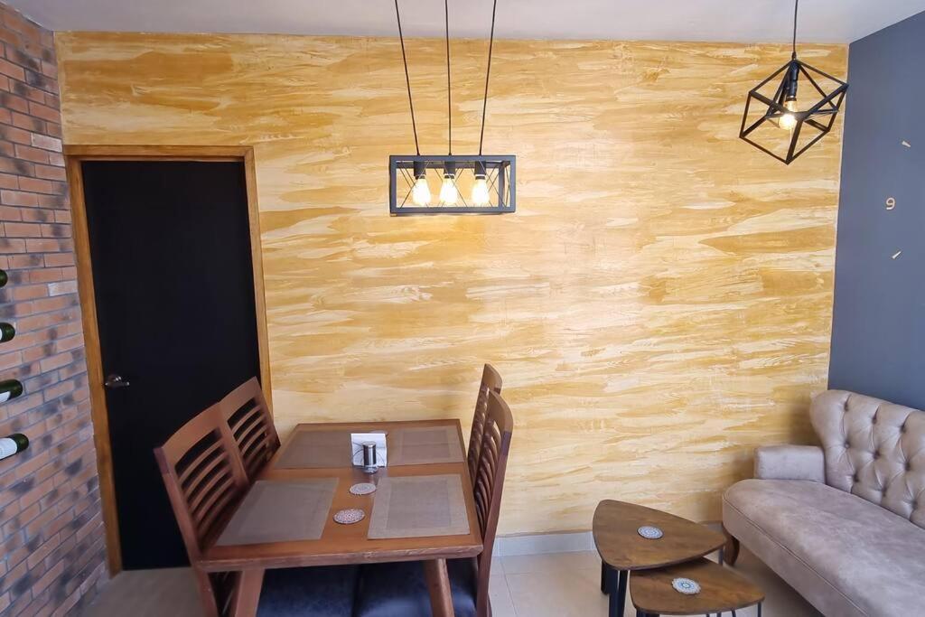 Vinedito Del Coyote, Coyoacan Apartment *